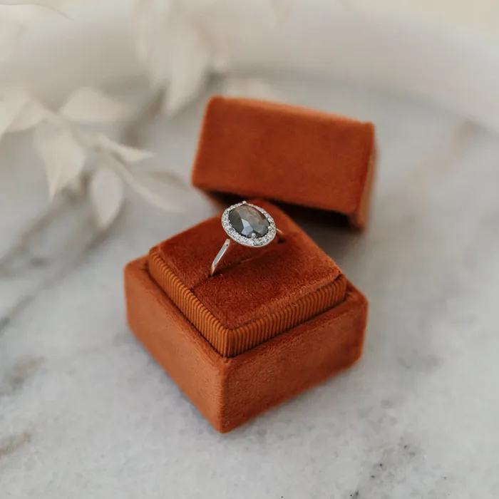 The Aurora 18k Rose Size 6 Stone CLR40 Antelope Ring Box Custom Engraving 0 VENVS Rings The Aurora 18k Rose Size 6 Stone CLR40 Antelope Ring Box Custom Engraving 0 VENVS Rings